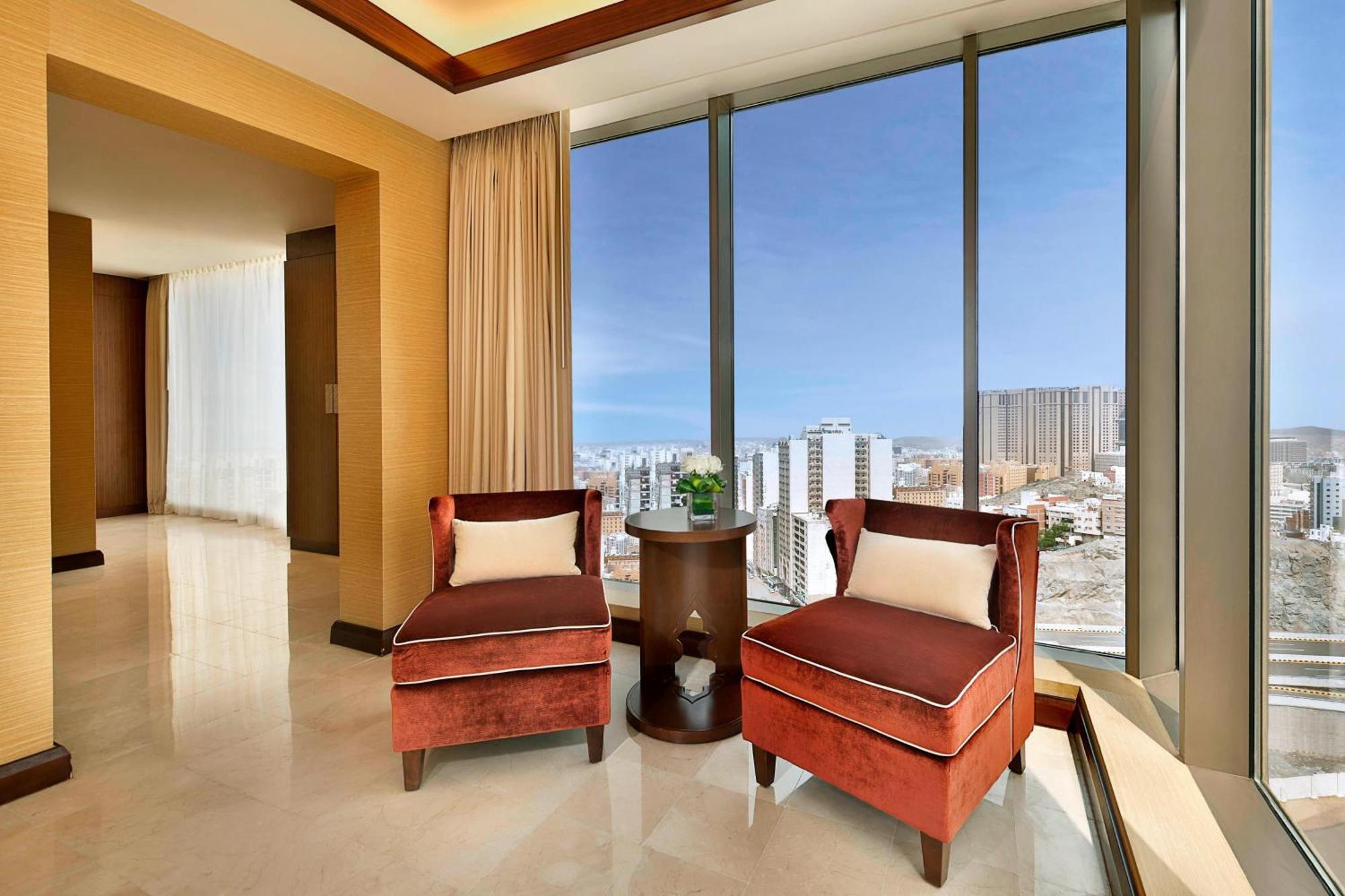 Jabal Omar Marriott Hotel Makkah La Meca Exterior foto A view of the living room of a typical apartment