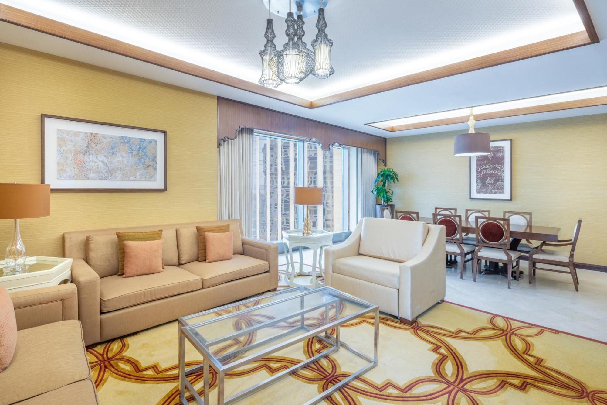 Jabal Omar Marriott Hotel Makkah La Meca Exterior foto A living room in a suite at the hotel